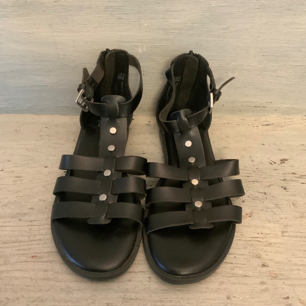 Time & Tru Black Faux Leather Studded Strappy Gladiator Sandals Size 7.5 GC - Picture 2 of 7
